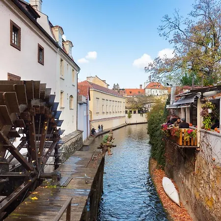 Unique Experience - Charles Bridge Apartment Prague